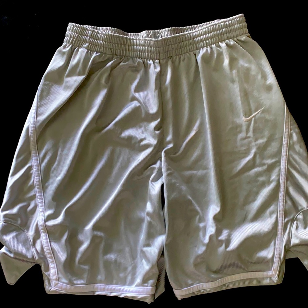 Nike Basketball Shorts - XL